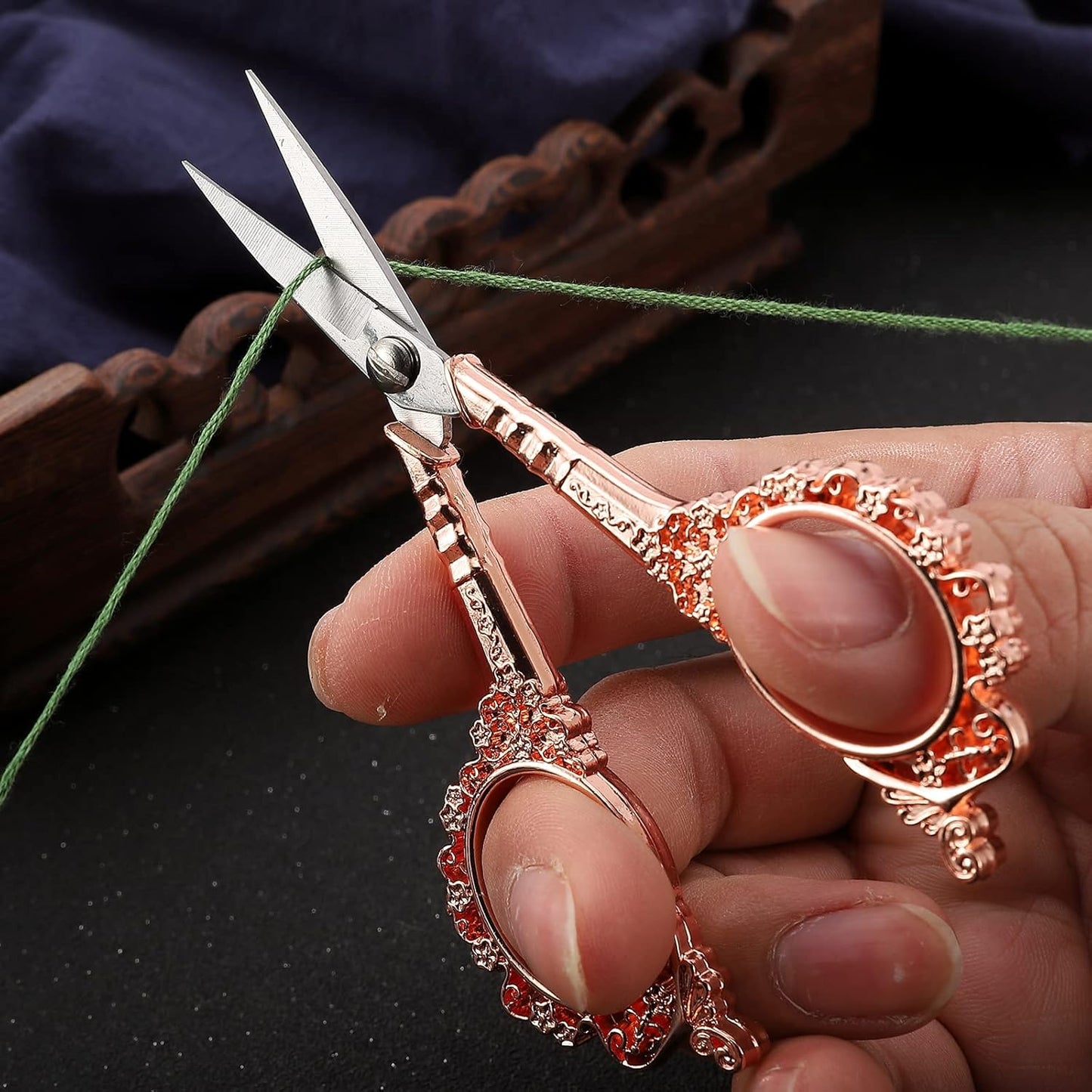 Sewing Scissors Embroidery Scissors, 4.5in Rose Gold Crochet Scissor with Sheath for Craft Cross Stitch Needlework Artwork Thread Yarn Cutting