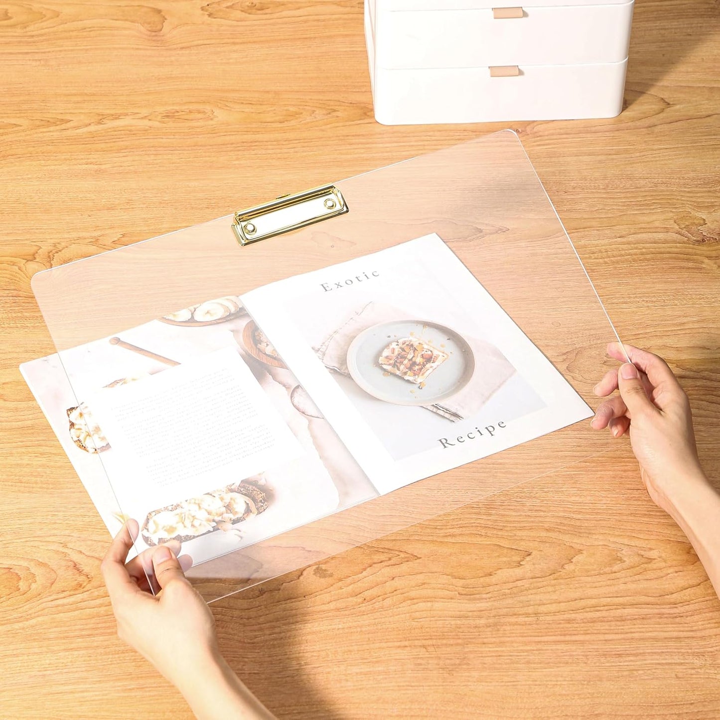 JIARI 1 Pack Clear Acrylic Horizontal Clipboard Large Size 11" x 17" (Gold 1 Pack)